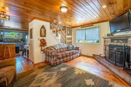 Frog Hollow Lodge