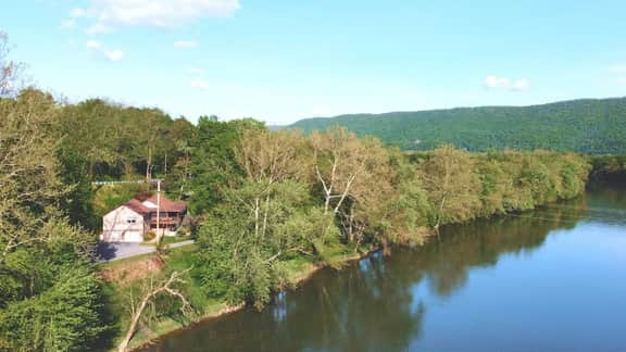 Lazy Bass Lodge