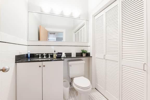 Red Door Apartment 2.0